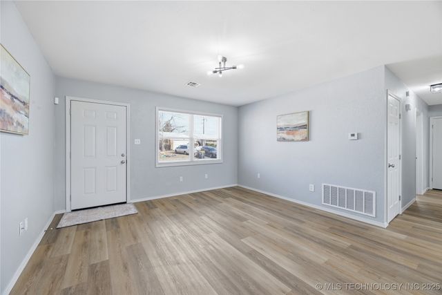 704 E E Avenue, Jenks, OK 74037