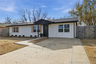 704 E E Avenue, Jenks, OK 74037