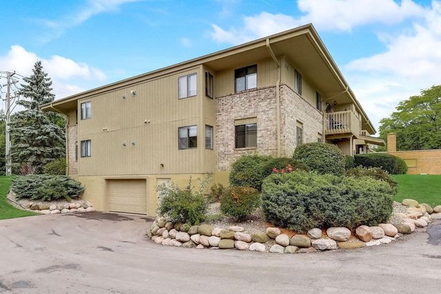 116 E Freistadt ROAD #F, Thiensville, WI 53092