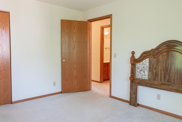 116 E Freistadt ROAD #F, Thiensville, WI 53092