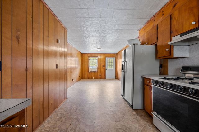 207 S Cherry Lane, Windsor, NC 27983