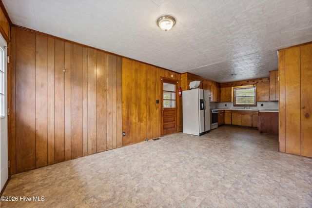 207 S Cherry Lane, Windsor, NC 27983