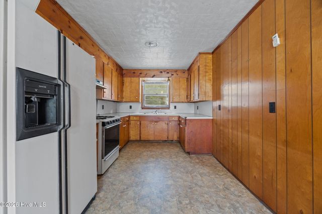 207 S Cherry Lane, Windsor, NC 27983