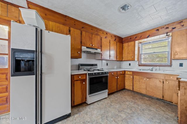 207 S Cherry Lane, Windsor, NC 27983