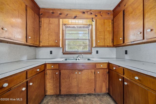 207 S Cherry Lane, Windsor, NC 27983