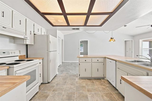 8 SANDPINE COURT W, Homosassa, FL 34446