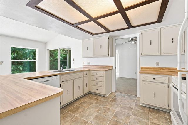 8 SANDPINE COURT W, Homosassa, FL 34446