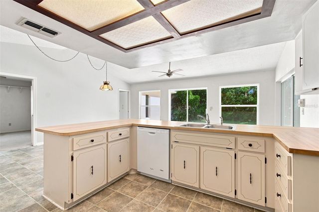 8 SANDPINE COURT W, Homosassa, FL 34446