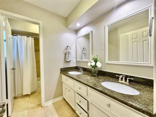 2514 Nantucket Drive C, Houston, TX 77057