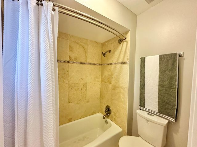 2514 Nantucket Drive C, Houston, TX 77057