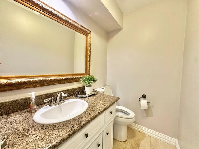 2514 Nantucket Drive C, Houston, TX 77057