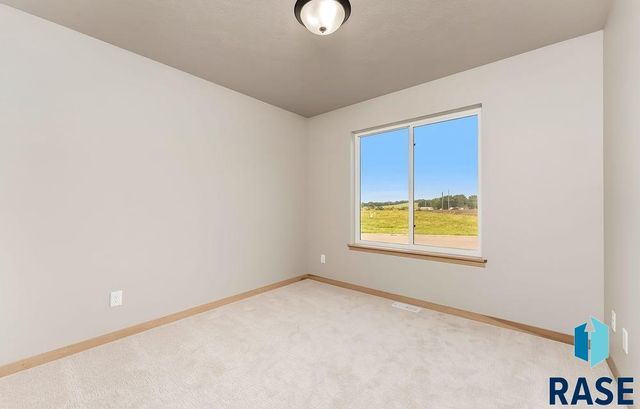 5412 E Brennan Dr Drive, Sioux Falls, SD 57110