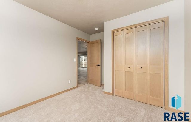 5412 E Brennan Dr Drive, Sioux Falls, SD 57110