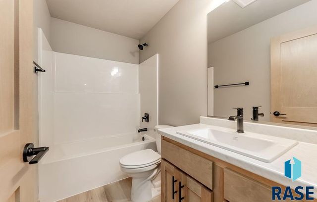 5412 E Brennan Dr Drive, Sioux Falls, SD 57110