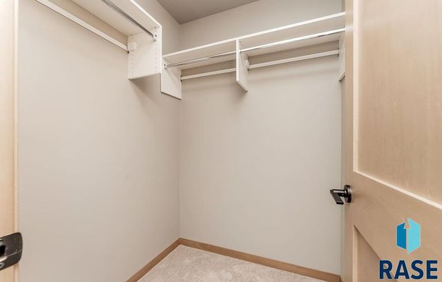 5412 E Brennan Dr Drive, Sioux Falls, SD 57110