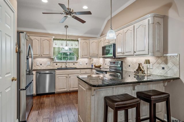 608 Green Meadown Trail, Holly Lake Ranch, TX 75765