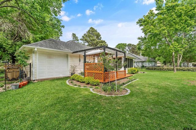 608 Green Meadown Trail, Holly Lake Ranch, TX 75765