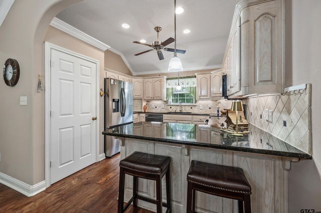 608 Green Meadown Trail, Holly Lake Ranch, TX 75765