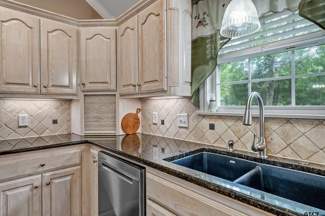 608 Green Meadown Trail, Holly Lake Ranch, TX 75765