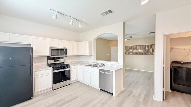 14613 Walt Whitman TRL B, Pflugerville, TX 78660