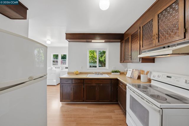848 Talbart St, Martinez, CA 94553