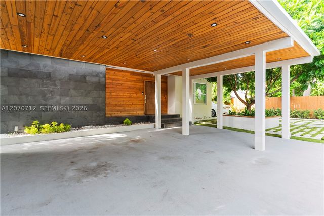 221 NE 44th St, Miami, FL 33137