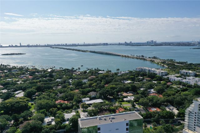 221 NE 44th St, Miami, FL 33137