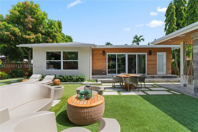 221 NE 44th St, Miami, FL 33137
