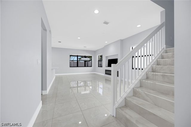 9045 Madrid CIR, Naples, FL 34104