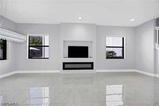 9045 Madrid CIR, Naples, FL 34104