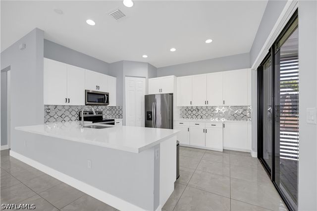 9045 Madrid CIR, Naples, FL 34104