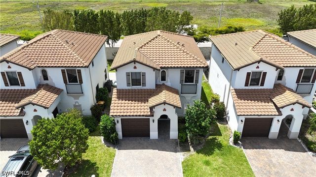 9045 Madrid CIR, Naples, FL 34104