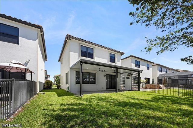 9045 Madrid CIR, Naples, FL 34104