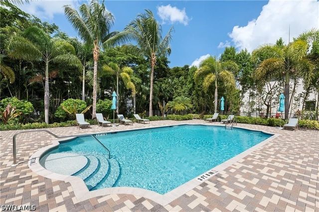 9045 Madrid CIR, Naples, FL 34104