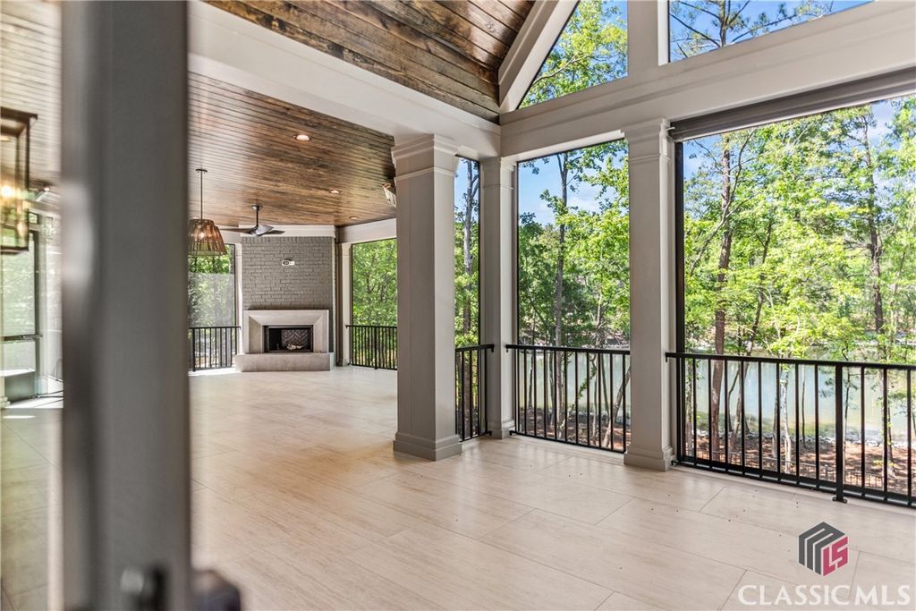 Image 13 of property listing at 1154 W Terrace Drive, Greensboro, GA 30642
