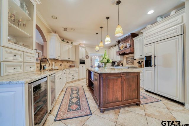 1200 Lesley Ln., Longview, TX 75604