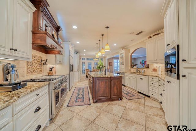 1200 Lesley Ln., Longview, TX 75604