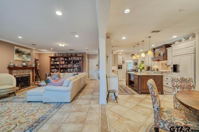 1200 Lesley Ln., Longview, TX 75604
