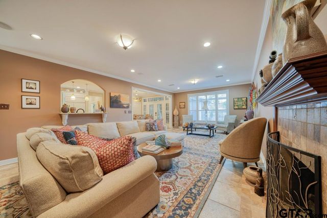 1200 Lesley Ln., Longview, TX 75604