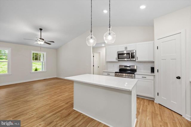 8339 KENNEDY DR, King George, VA 22485