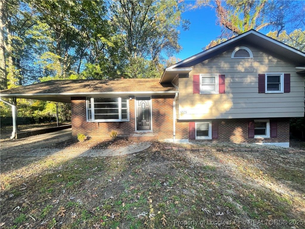 1025 N Hill Road, Fayetteville, NC 28303