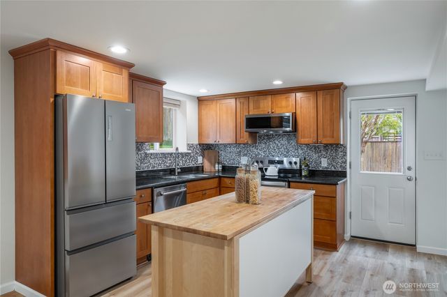 3538 SW Rose Street, Seattle, WA 98126