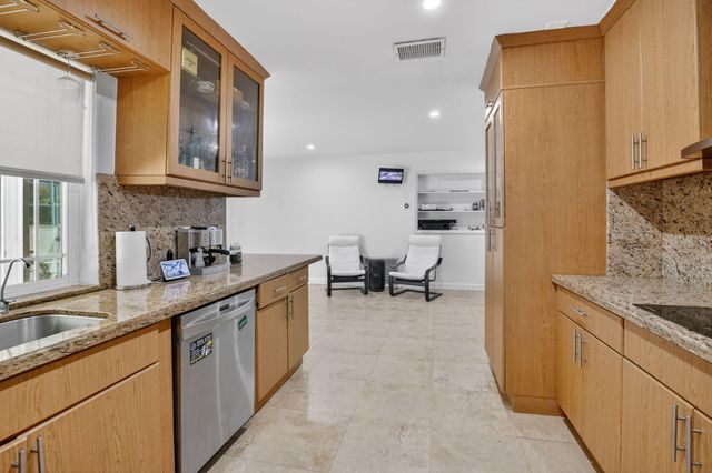 7000 Plantation Road, Plantation, FL 33317