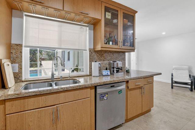 7000 Plantation Road, Plantation, FL 33317