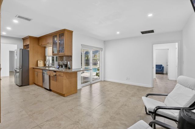 7000 Plantation Road, Plantation, FL 33317