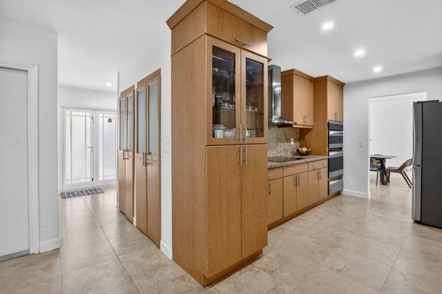 7000 Plantation Road, Plantation, FL 33317