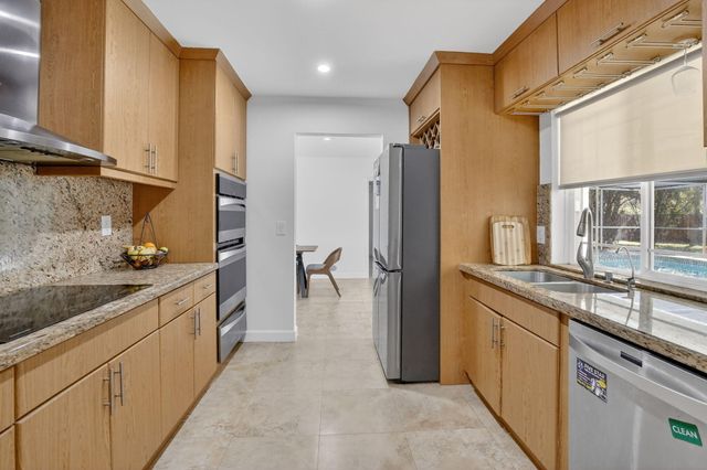 7000 Plantation Road, Plantation, FL 33317