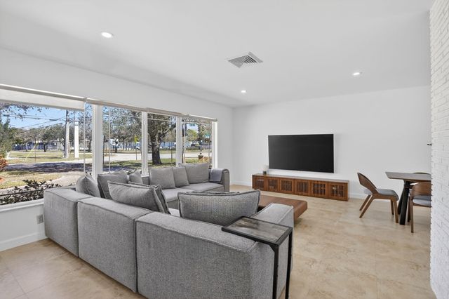 7000 Plantation Road, Plantation, FL 33317