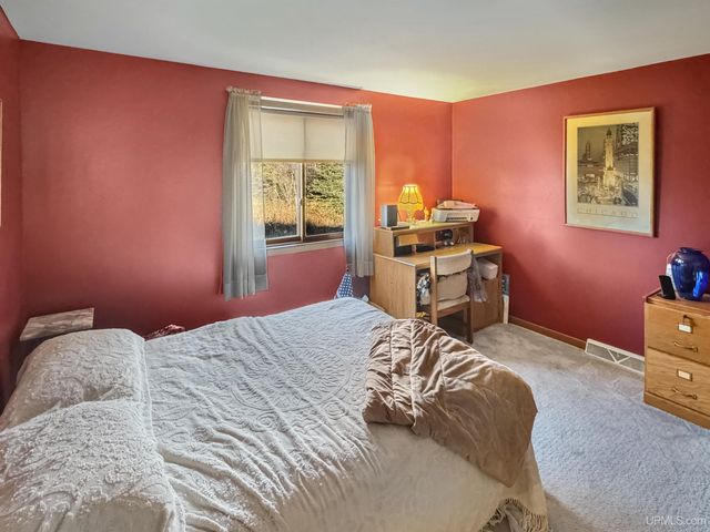 154 Swan Lake Road, Crystal Falls, MI 49920