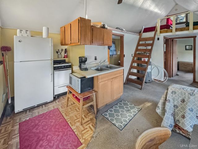 154 Swan Lake Road, Crystal Falls, MI 49920